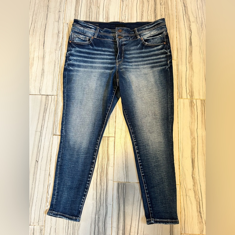 Like New Buckle Black Fit No. 53 Mid-Rise Ankle Cropped Skinny Stretch Jean - Picture 6 of 16